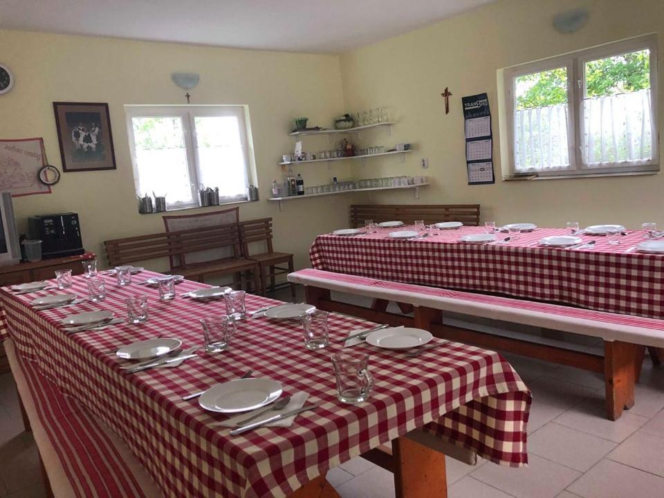 Balazs Vendeghaz Aparthotel Lupeni  Exterior photo