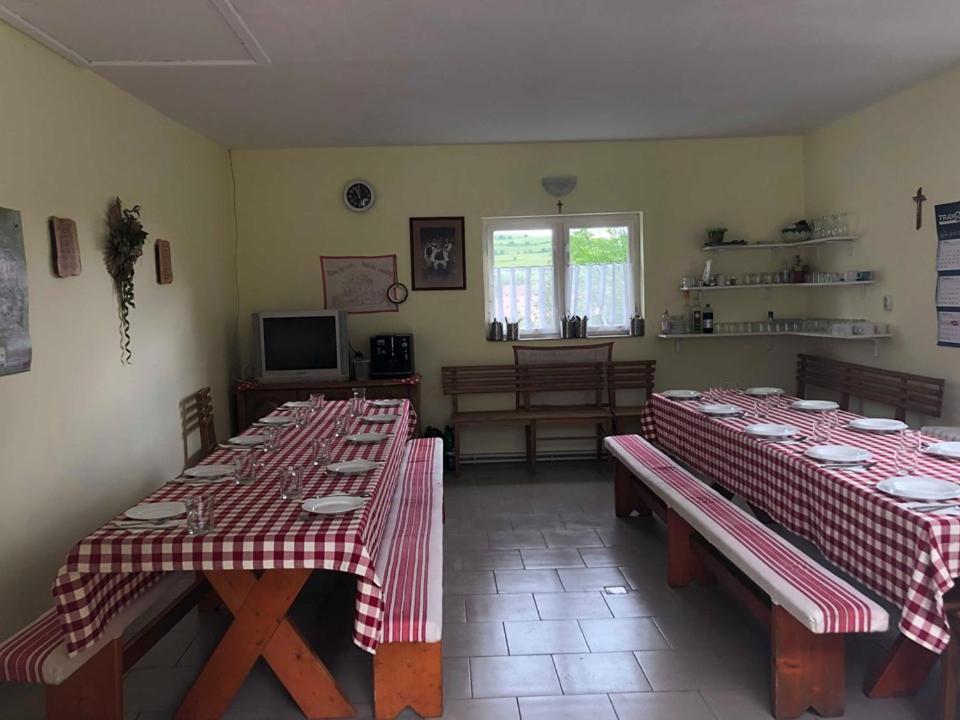 Balazs Vendeghaz Aparthotel Lupeni  Exterior photo