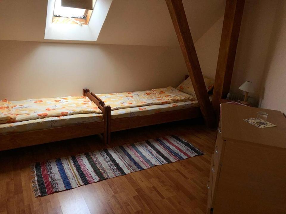 Balazs Vendeghaz Aparthotel Lupeni  Exterior photo