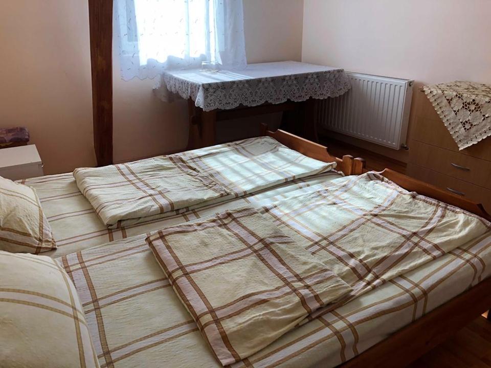 Balazs Vendeghaz Aparthotel Lupeni  Exterior photo